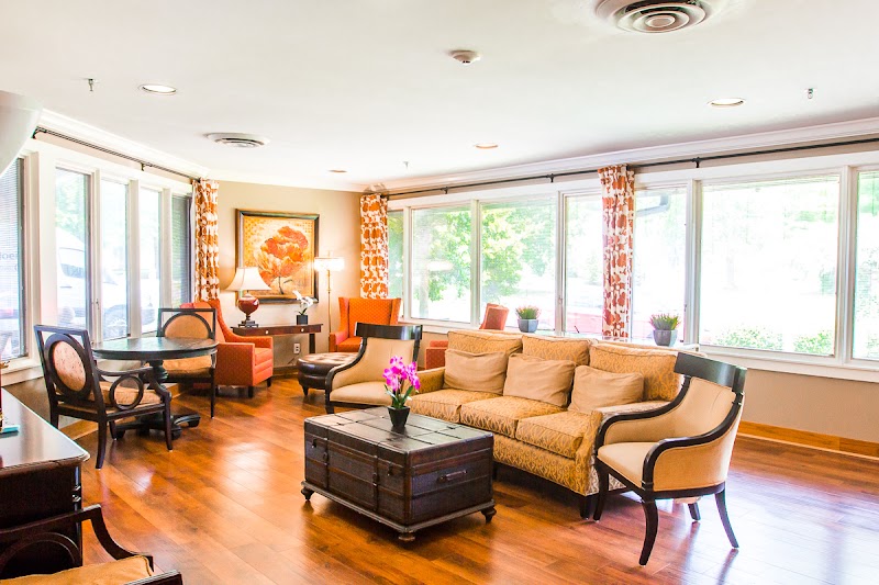 Signature Healthcare at Jefferson Manor Rehab & We nursing home in Louisville, KY - Photo 3 of 10