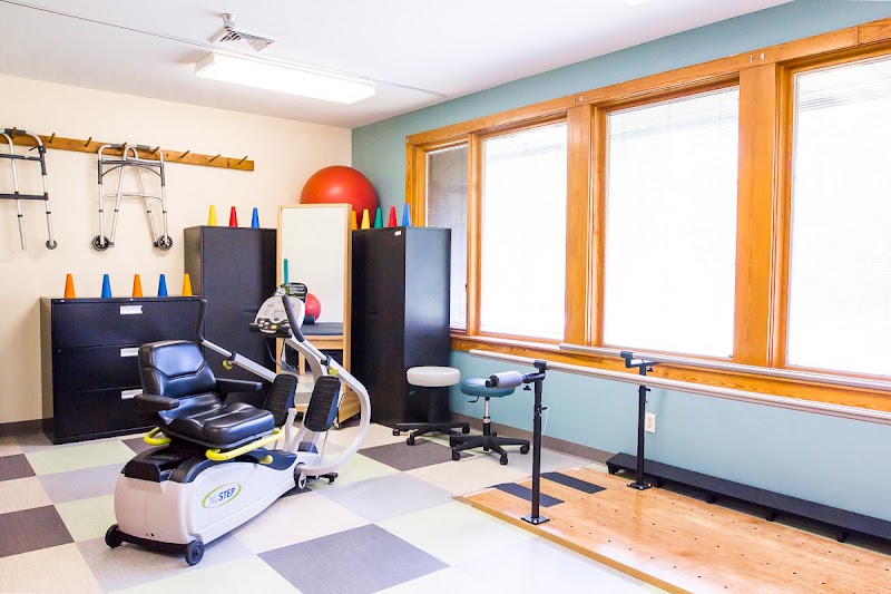 Signature Healthcare at Jefferson Manor Rehab & We nursing home in Louisville, KY - Photo 4 of 10