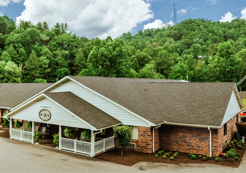 Letcher Manor nursing home in Whitesburg, KY - Photo 2 of 5