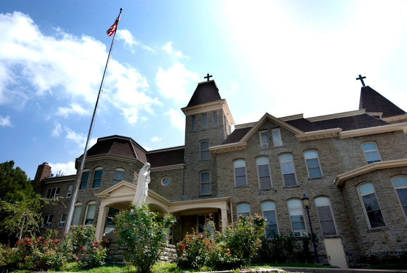 Carmel Manor nursing home in FORT THOMAS, KY - Photo 2 of 5