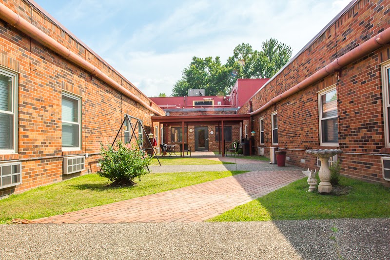 Signature Healthcare at Rockford Rehab & Wellness nursing home in Louisville, KY - Photo 3 of 10