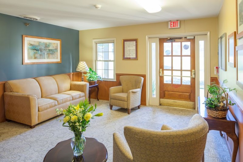 Crestview Healthcare and Rehabilitation nursing home in Shelbyville, KY - Photo 2 of 10