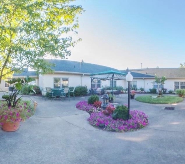 Crestview Healthcare and Rehabilitation nursing home in Shelbyville, KY - Photo 3 of 10