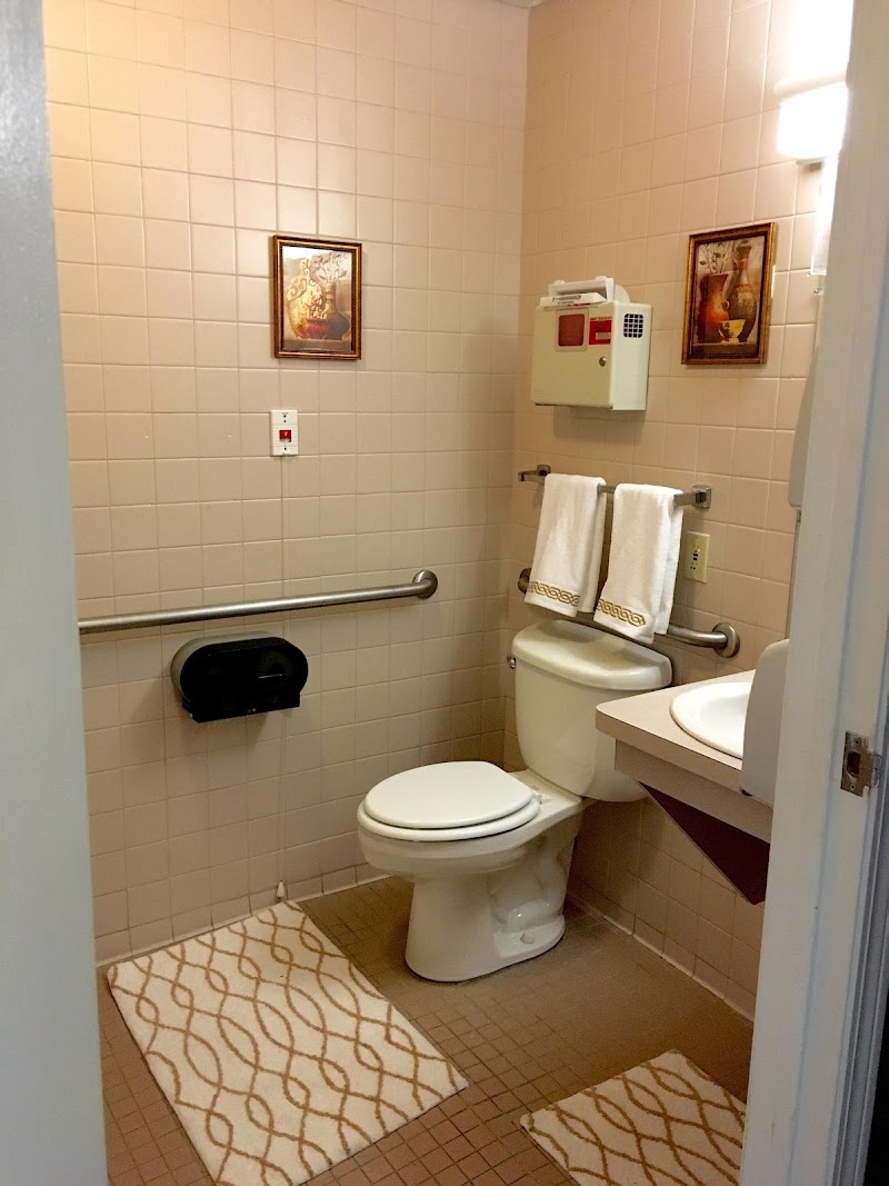 WOODCREST NURSING AND REHABILITATION CENTER nursing home in ELSMERE, KY - Photo 4 of 10