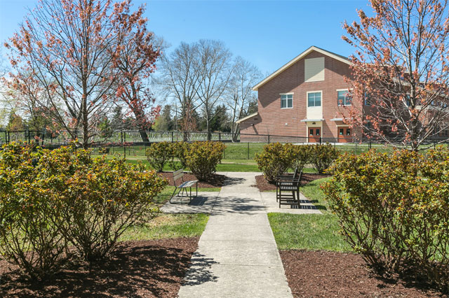JULIA MANOR NURSING AND REHABILITATION  CENTER nursing home in HAGERSTOWN, MD - Photo 4 of 5