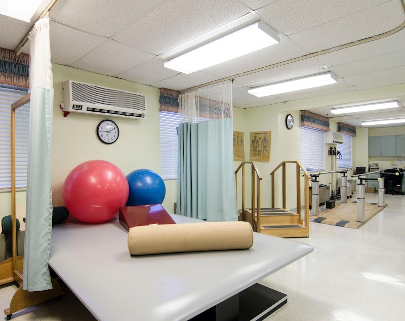 LARGO NURSING AND REHABILIATION CENTER nursing home in GLENARDEN, MD - Photo 4 of 5