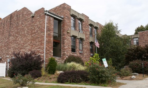 THE OXFORD REHABILITATION & HEALTH CARE CENTER nursing home in HAVERHILL, MA - Photo 2 of 5