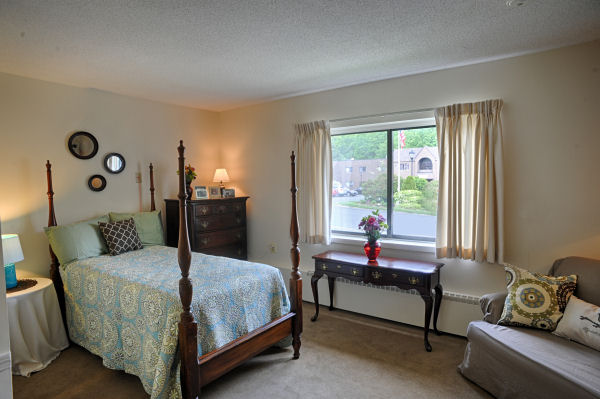 DAY BROOK VILLAGE SENIOR LIVING nursing home in HOLYOKE, MA - Photo 3 of 5