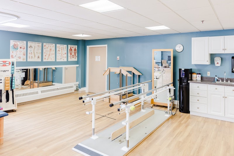 CARE ONE AT ESSEX PARK nursing home in BEVERLY, MA - Photo 5 of 10