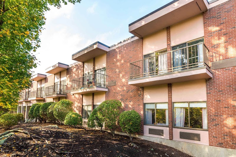 BEAR HILL HEALTHCARE AND REHABILITATION CENTER nursing home in STONEHAM, MA - Photo 3 of 5