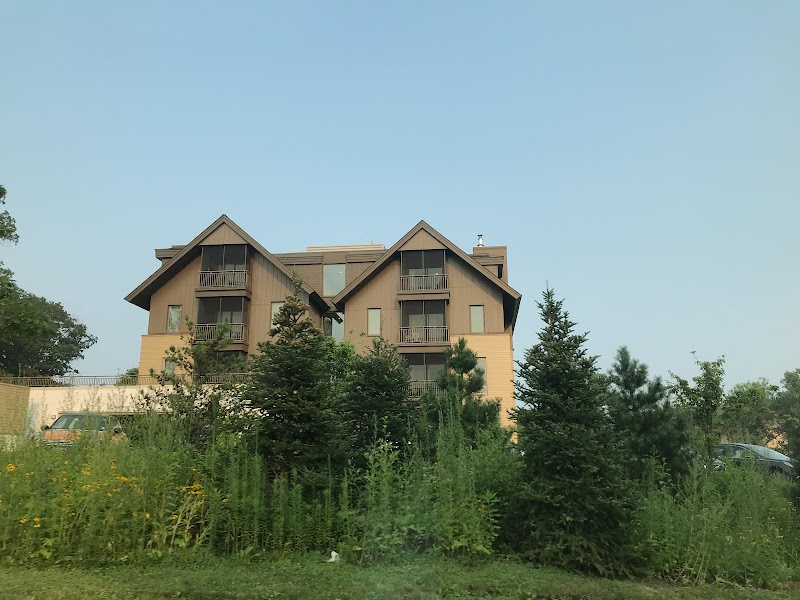 BROOKHAVEN AT LEXINGTON nursing home in LEXINGTON, MA - Photo 2 of 10