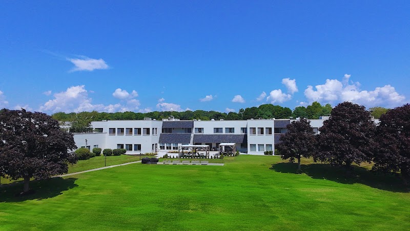 CLIFTON REHABILITATION NURSING CENTER nursing home in SOMERSET, MA - Photo 2 of 10