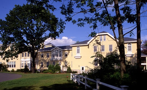 GERMAN CENTER FOR EXTENDED CARE nursing home in BOSTON, MA - Photo 4 of 5