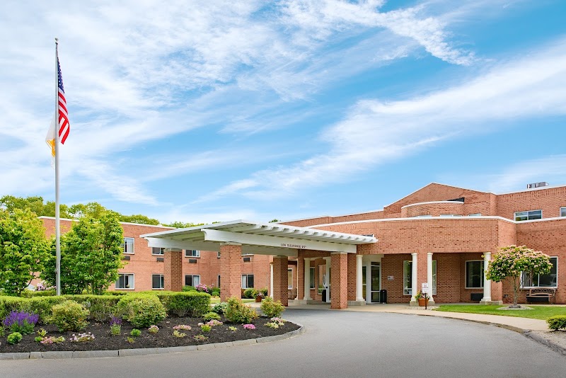 LIFE CARE CENTER OF PLYMOUTH nursing home in PLYMOUTH, MA - Photo 2 of 10