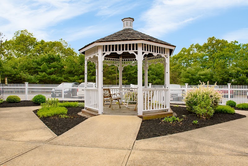 LIFE CARE CENTER OF PLYMOUTH nursing home in PLYMOUTH, MA - Photo 4 of 10