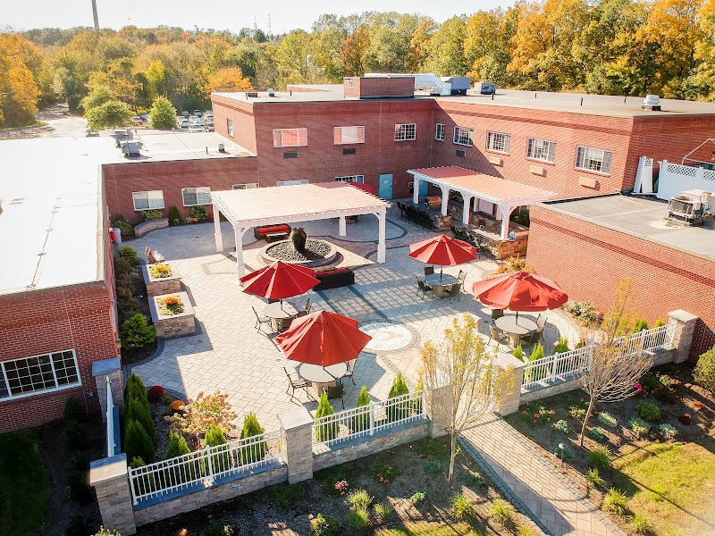 CARE ONE AT MILLBURY nursing home in MILLBURY, MA - Photo 5 of 5