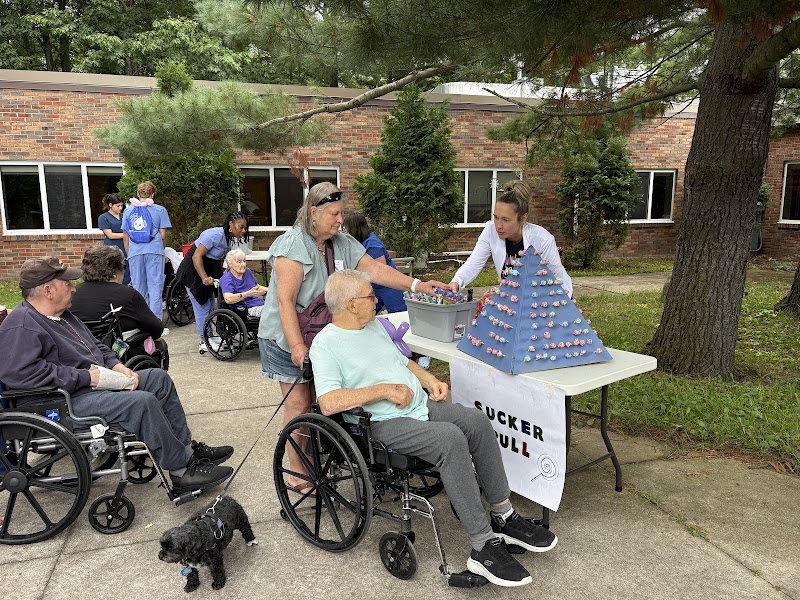 Bay Bluffs-Emmet County Medical Care Facility nursing home in Harbor Springs, MI - Photo 4 of 10