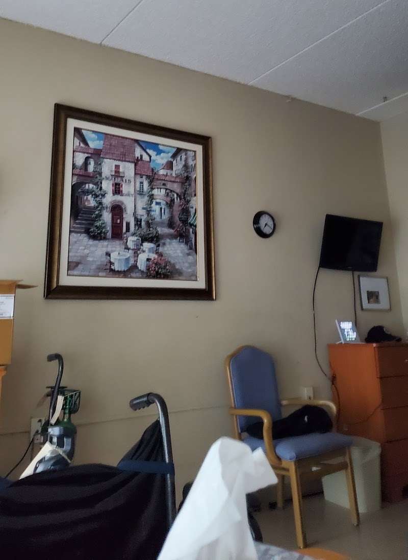 South Lyon Senior Care and Rehab Center nursing home in South Lyon, MI - Photo 2 of 10