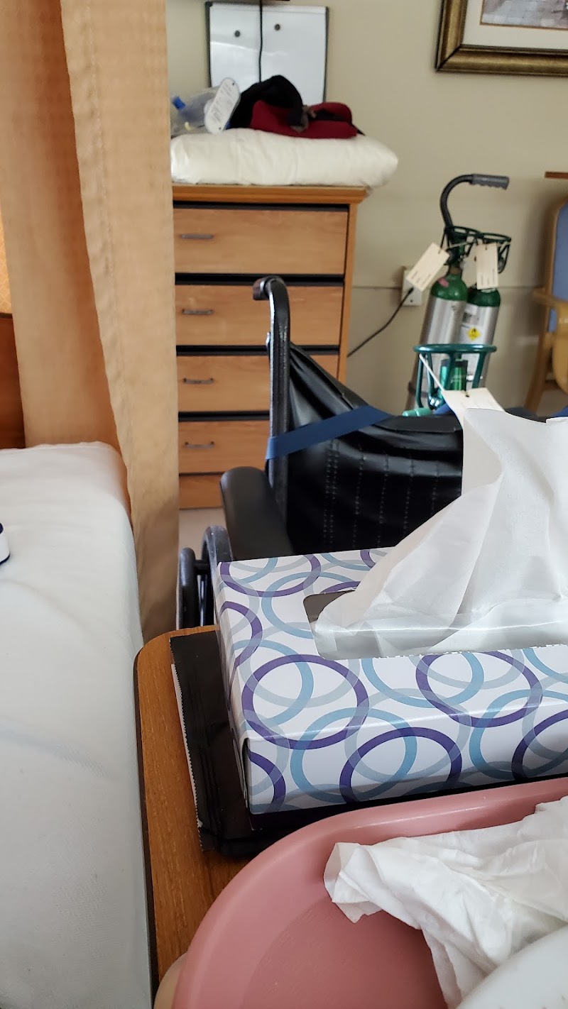 South Lyon Senior Care and Rehab Center nursing home in South Lyon, MI - Photo 3 of 10