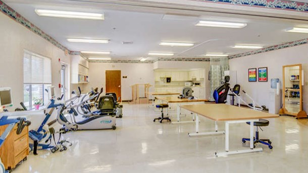 Majestic Care of Flushing nursing home in Flushing, MI - Photo 2 of 5