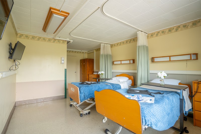 Mission Point Nursing & Physical Rehabilitation Ce nursing home in Warren, MI - Photo 4 of 5