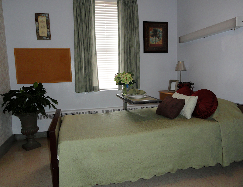 The Orchards at Southgate nursing home in Southgate, MI - Photo 3 of 5