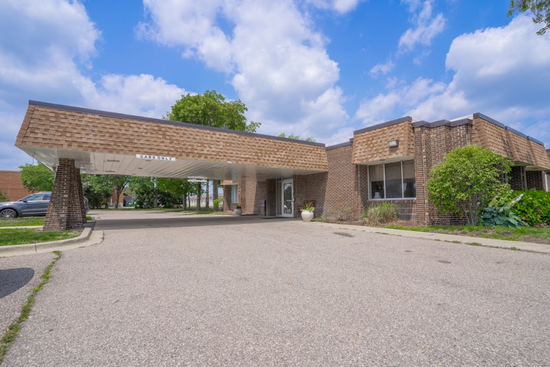 Mission Point Nursing & Physical Rehabilitation Ce nursing home in Clinton Township, MI - Photo 4 of 5