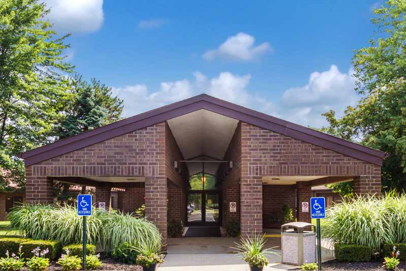 Mission Point Nursing & Physical Rehabilitation Ce nursing home in Clarkston, MI - Photo 3 of 5