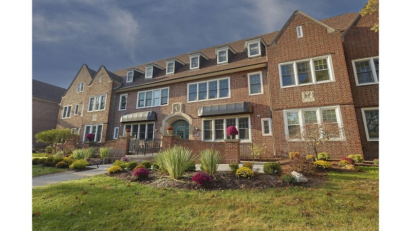 Corewell Health Rehab & Nursing Center-Commons Far nursing home in Farmington Hills, MI - Photo 2 of 5