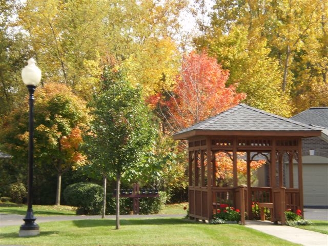 Corewell Health Rehab & Nursing Center-Commons Far nursing home in Farmington Hills, MI - Photo 3 of 5