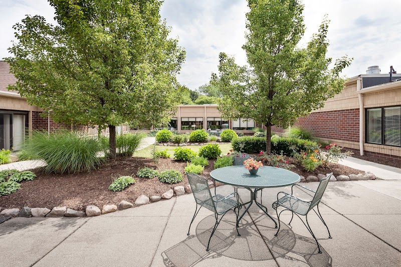 Pomeroy Living Sterling Skilled Rehabilitation nursing home in Sterling Heights, MI - Photo 4 of 10