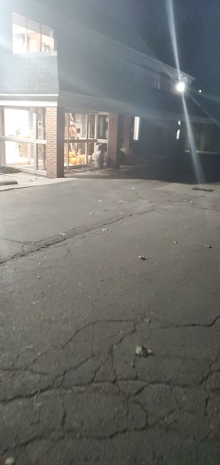 The Lakeland Center nursing home in Southfield, MI - Photo 3 of 5