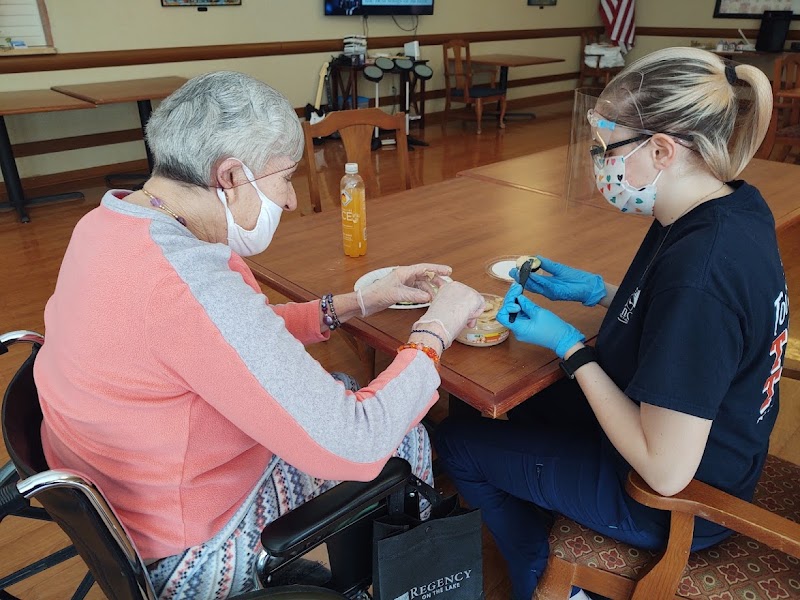 Regency on the Lake - Fort Gratiot nursing home in Fort Gratiot, MI - Photo 5 of 10