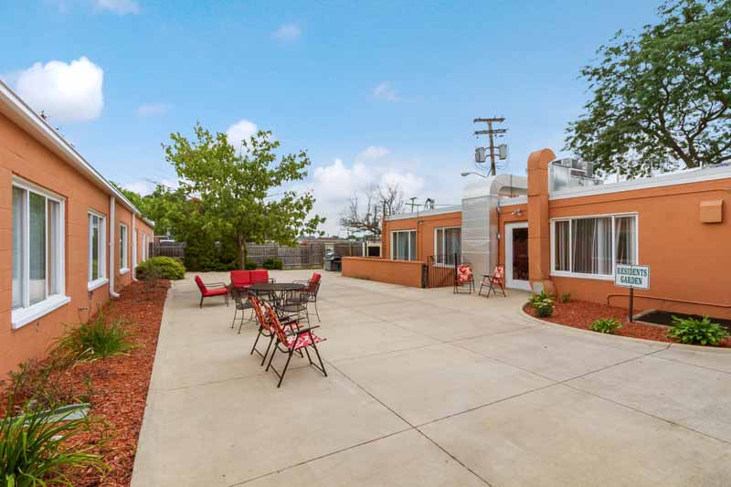 Mission Point Nursing & Physical Rehabilitation Ce nursing home in Beverly Hills, MI - Photo 4 of 5