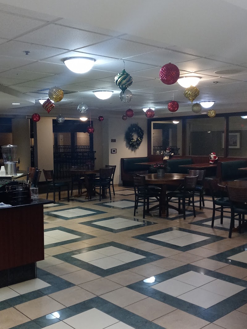 Windemere Park Health and Rehabilitation Center nursing home in Warren, MI - Photo 4 of 10