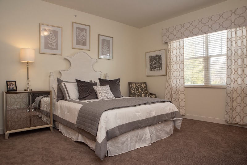 The Oaks at Belmont nursing home in Belmont, MI - Photo 3 of 10