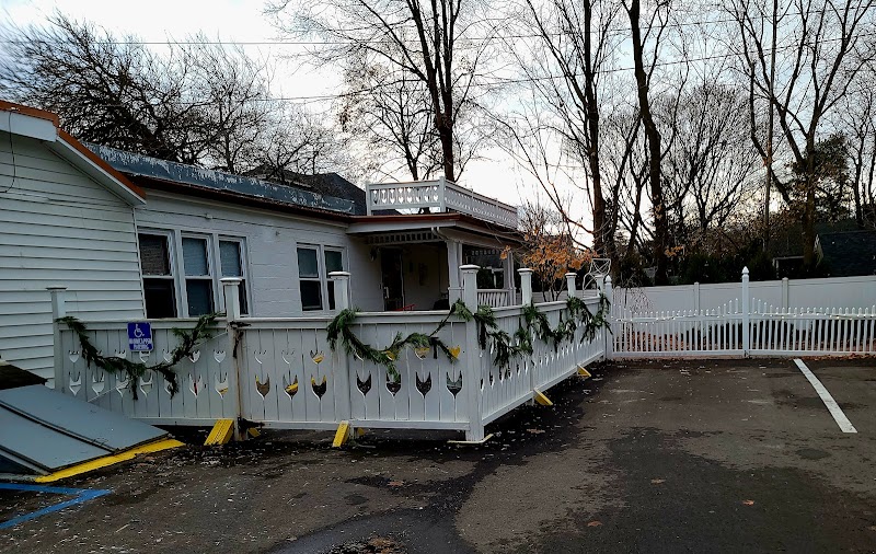 Northville Manor nursing home in Northville, MI - Photo 4 of 5