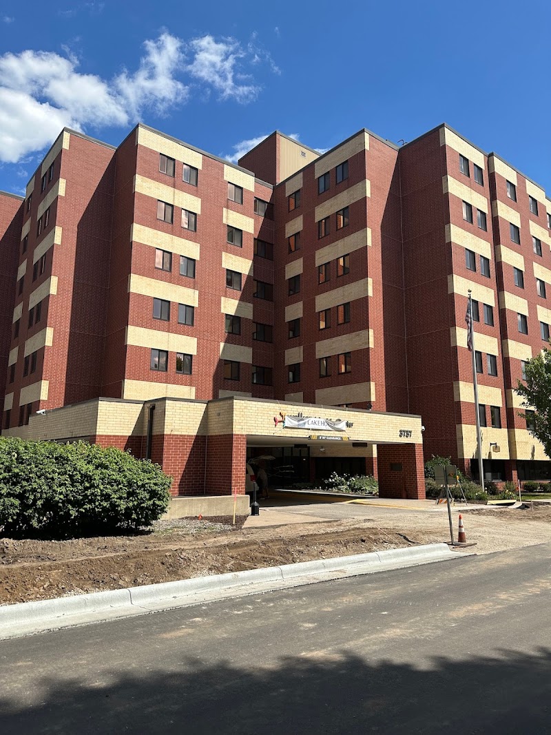 LAKEHOUSE HEALTHCARE & REHABILITATION CENTER nursing home in MINNEAPOLIS, MN - Photo 2 of 5