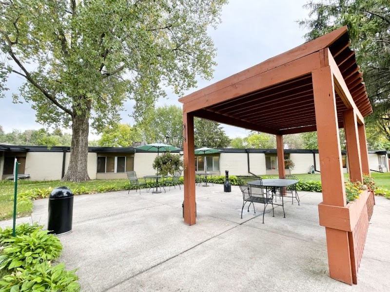 THE VILLAS AT ROSEVILLE nursing home in ROSEVILLE, MN - Photo 4 of 5