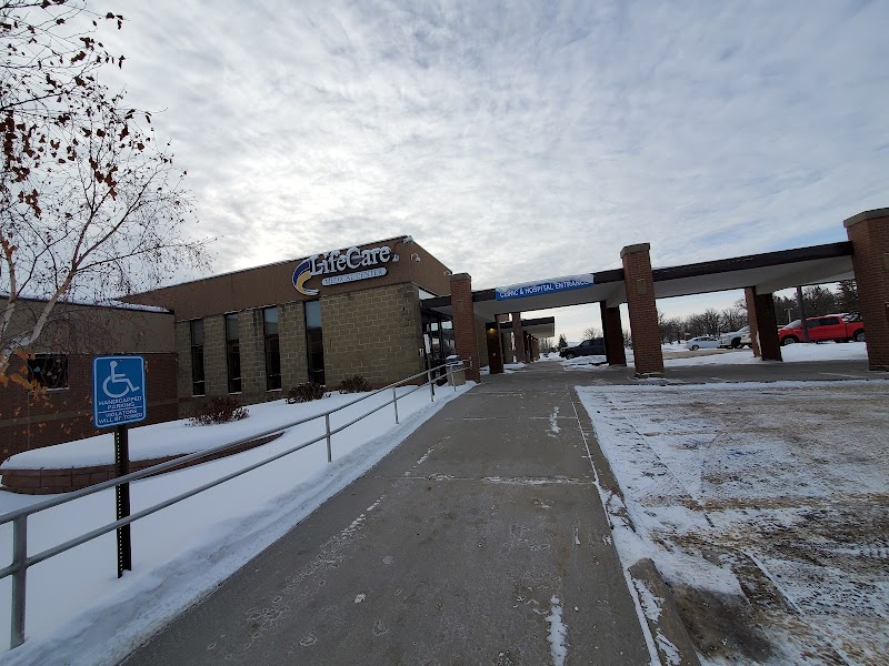 Lifecare Roseau Manor nursing home in ROSEAU, MN - Photo 3 of 7