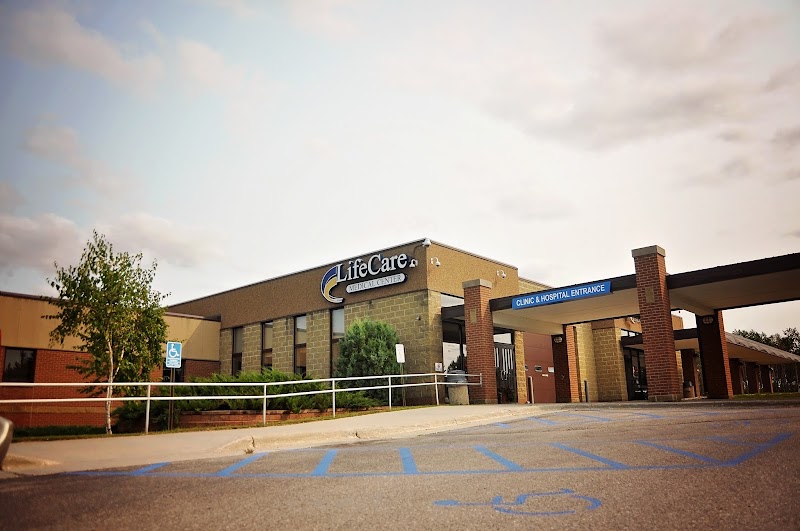 Lifecare Roseau Manor nursing home in ROSEAU, MN - Photo 4 of 7