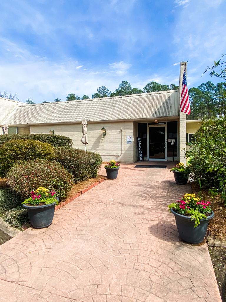 PICAYUNE REHABILITATION AND HEALTHCARE CENTER nursing home in PICAYUNE, MS - Photo 4 of 5