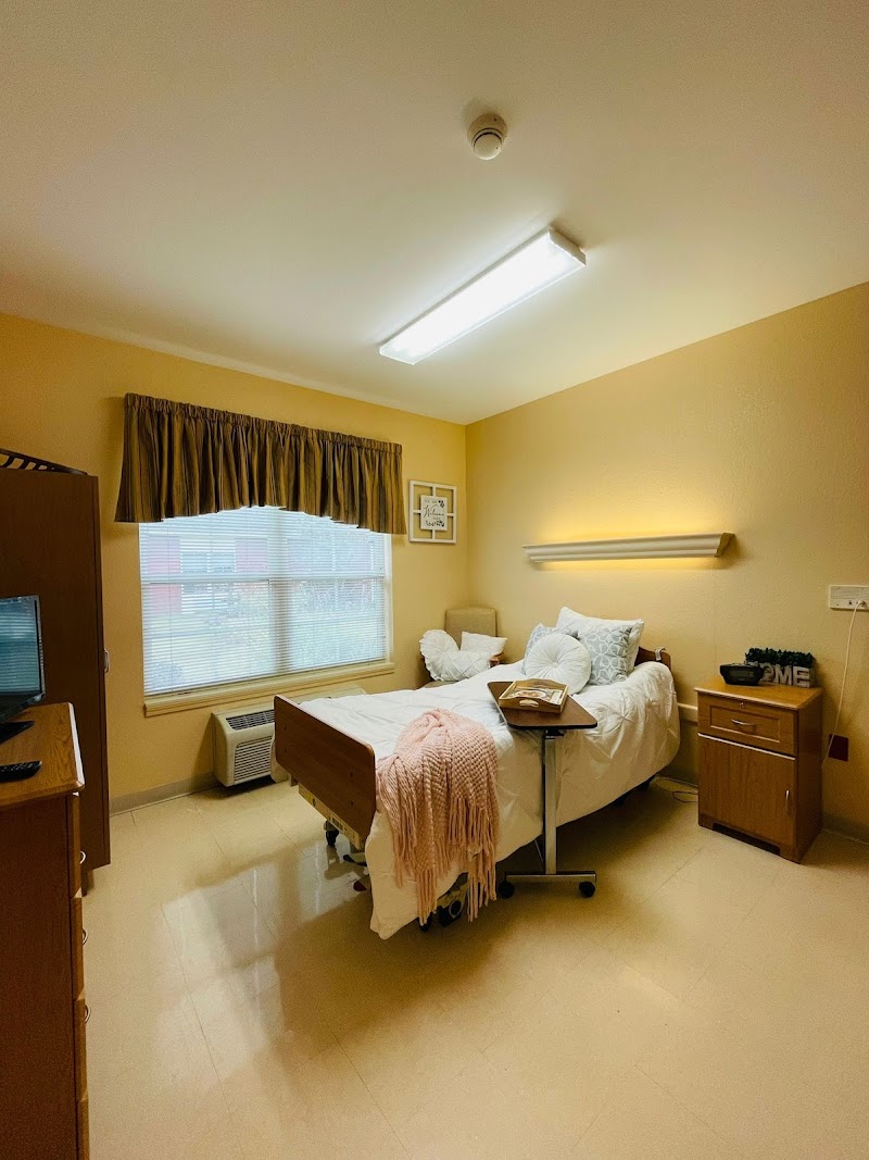 CRYSTAL REHABILITATION AND HEALTHCARE CENTER nursing home in GREENWOOD, MS - Photo 3 of 5