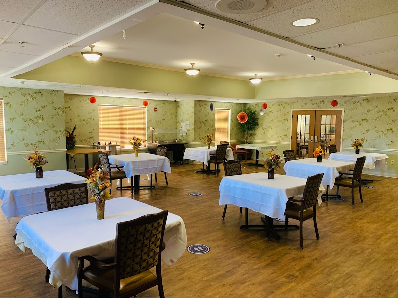 CRYSTAL REHABILITATION AND HEALTHCARE CENTER nursing home in GREENWOOD, MS - Photo 4 of 5