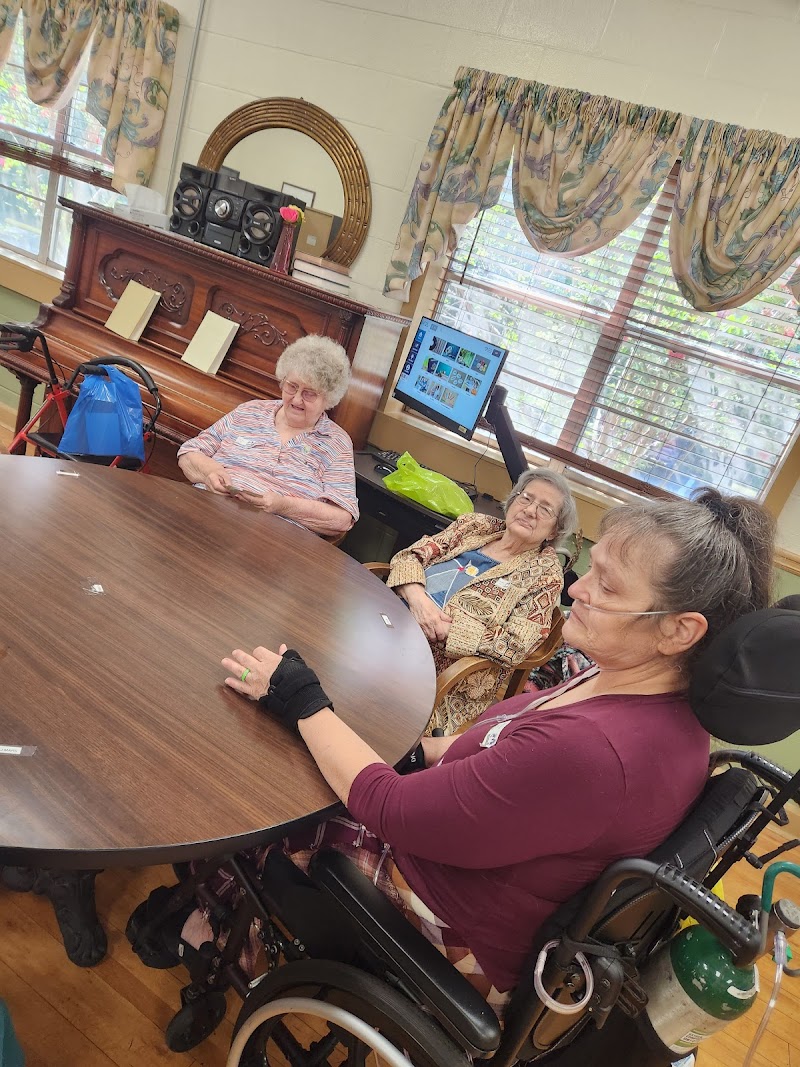 GLEN OAKS NURSING CENTER nursing home in LUCEDALE, MS - Photo 4 of 10