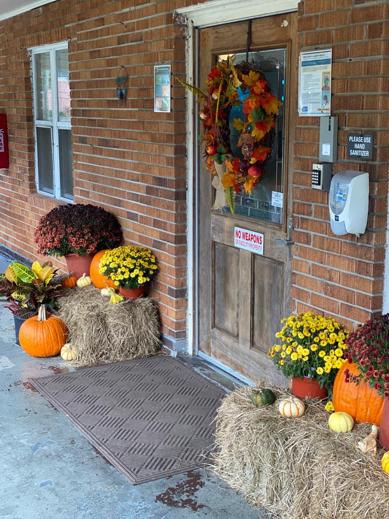 COLUMBIA REHABILITATION AND HEALTHCARE CENTER nursing home in COLUMBIA, MS - Photo 5 of 9