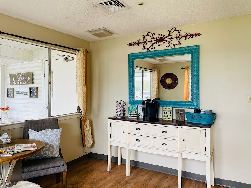 CORNERSTONE REHABILITATION AND HEALTHCARE CENTER nursing home in CORINTH, MS - Photo 2 of 5