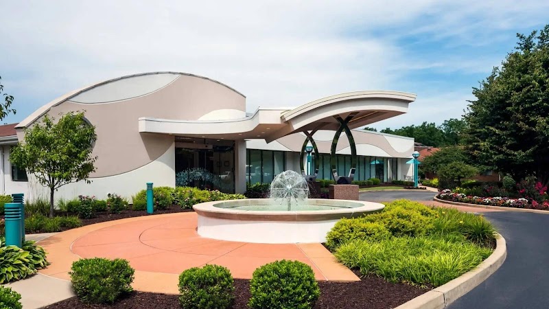 DELMAR GARDENS ON THE GREEN nursing home in CHESTERFIELD, MO - Photo 2 of 5