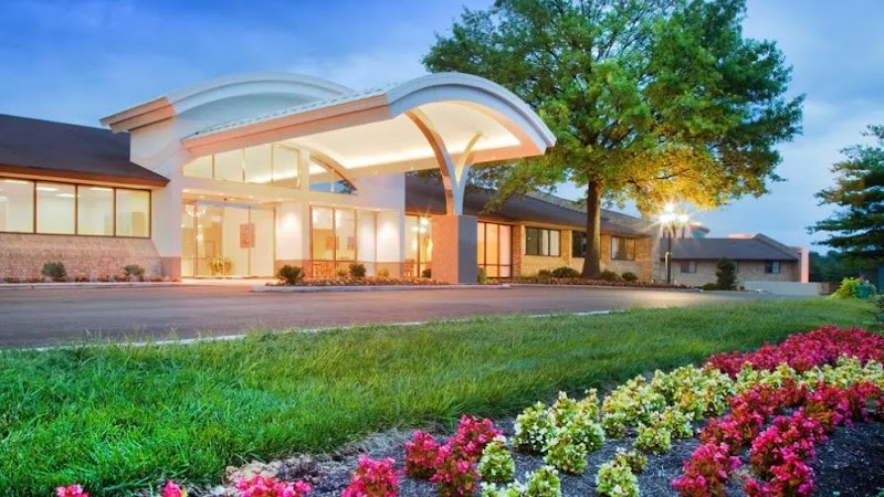 DELMAR GARDENS OF CHESTERFIELD nursing home in CHESTERFIELD, MO - Photo 2 of 5