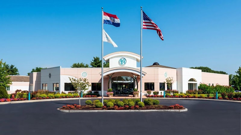 DELMAR GARDENS SOUTH nursing home in SAINT LOUIS, MO - Photo 2 of 10